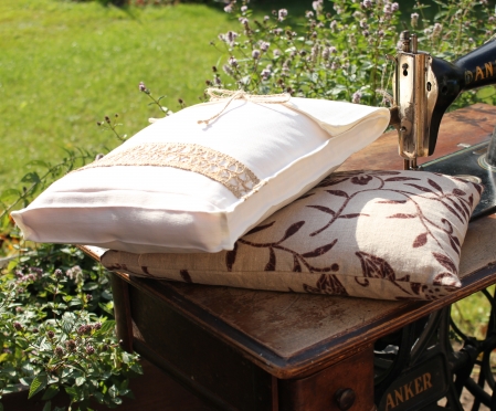 Ozdobne poszewki na poduszki z naturalnego lnu w oryginalnych wzorach